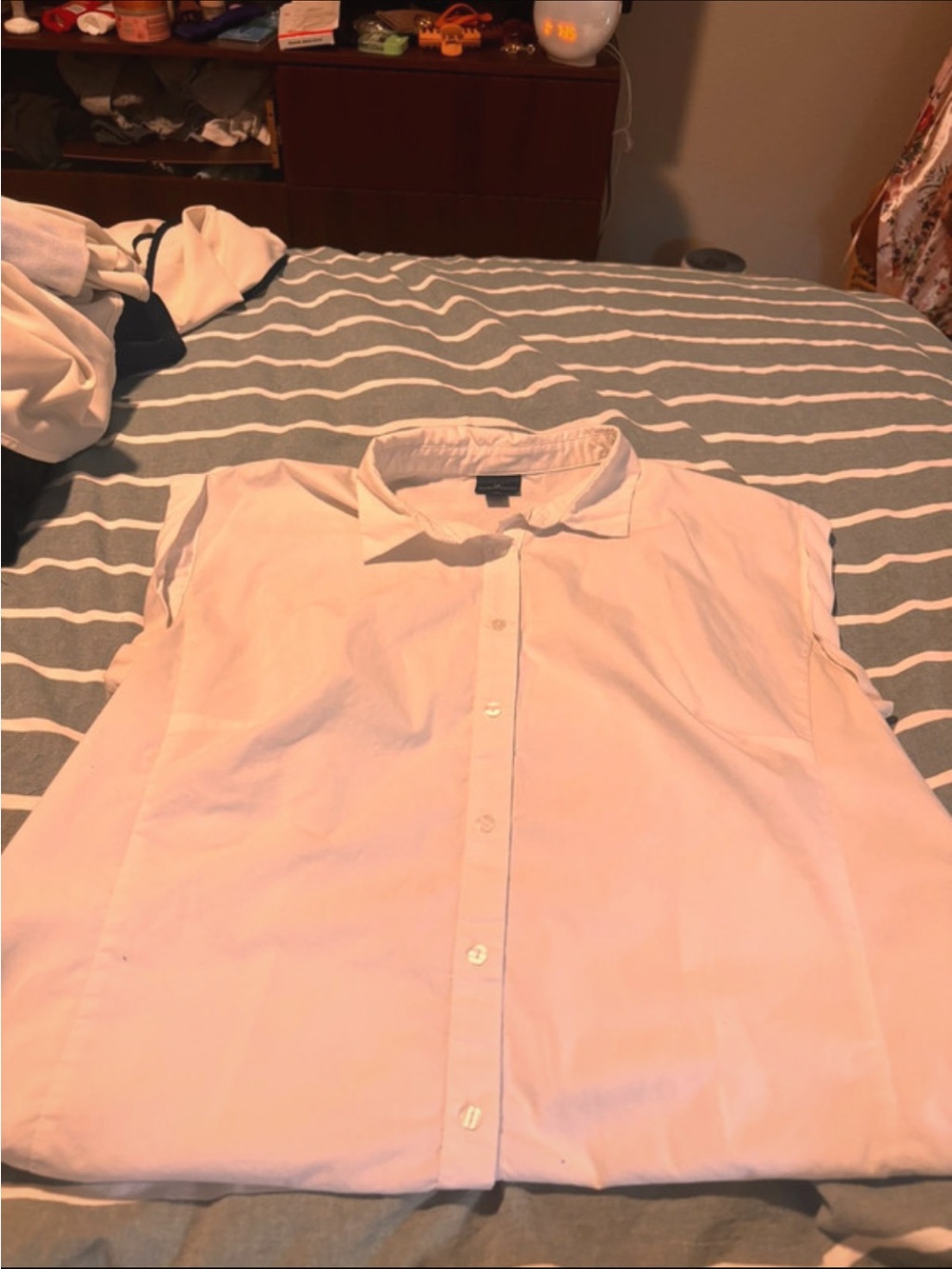Women's Sleeveless Button-Down Shirt - White
